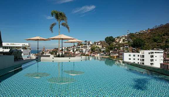 D'Vine Luxury Escape - Image 1